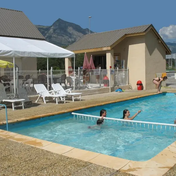 Camping Les Sittelles piscine