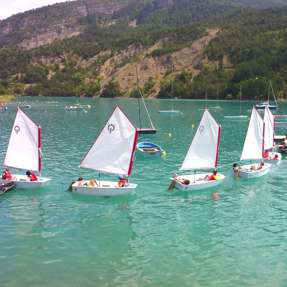 Activités nautiques sur le lac de Castillon