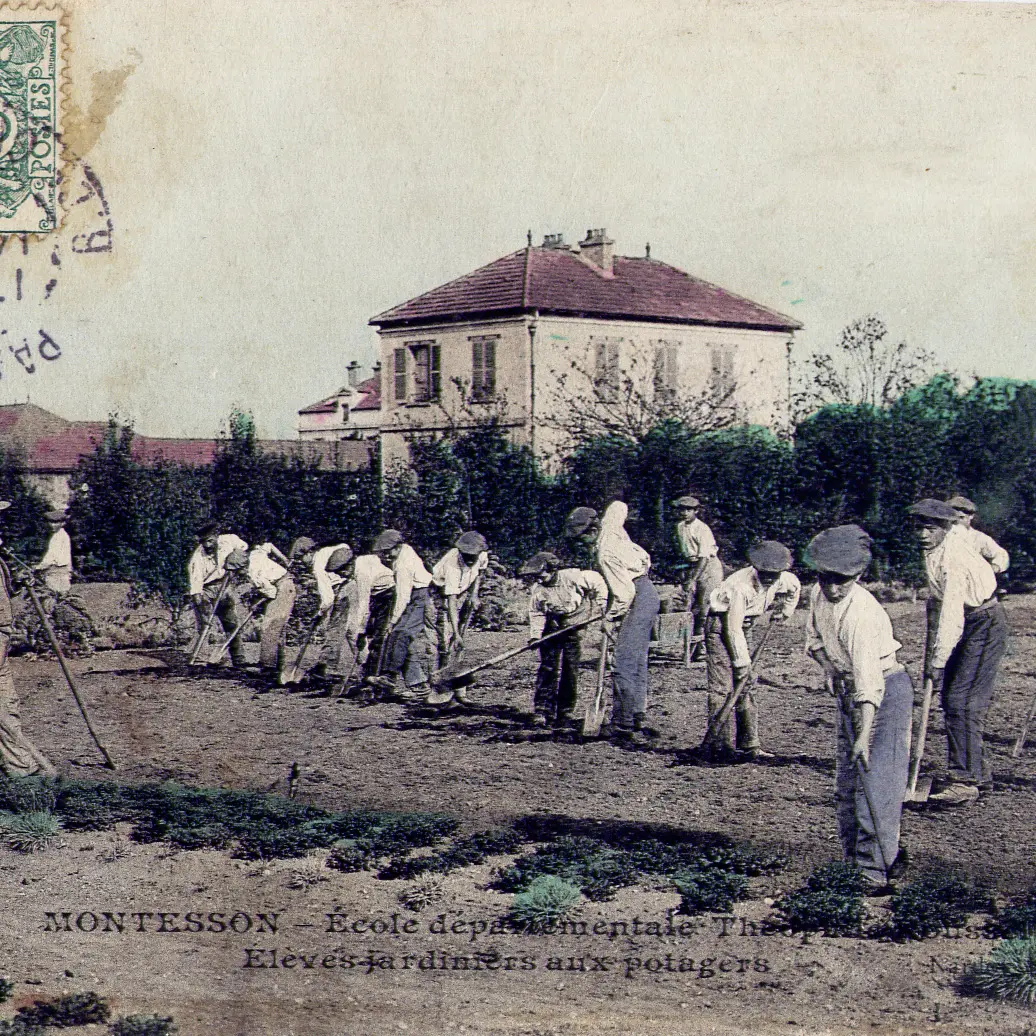 Photo de l'époque ou l'hôpital de Montesson était une école de préservation
