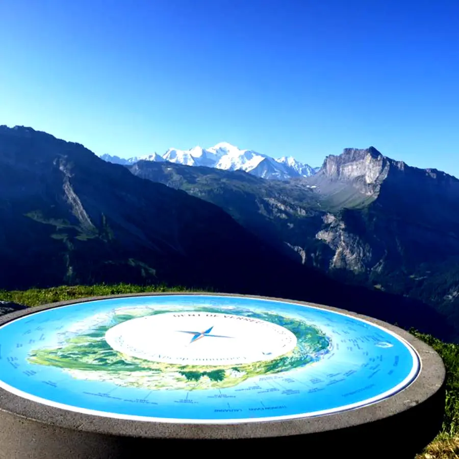 Table d'orientation avec vue sur le Mont-Blanc