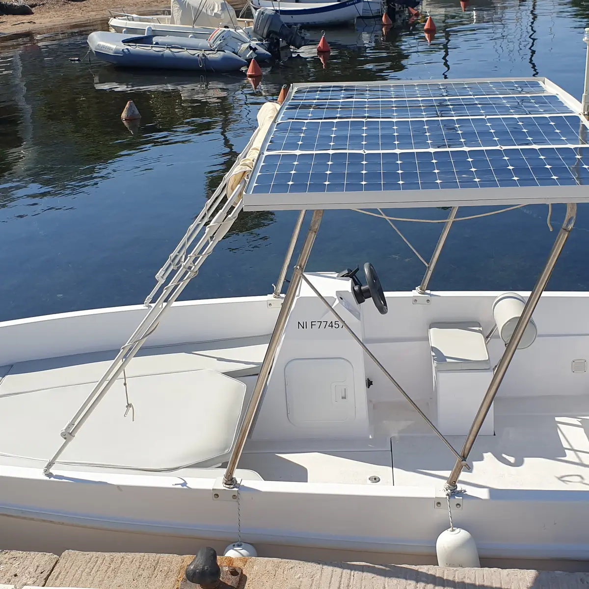 Location de bateau sans permis à Cannes - Journée avec Solar Boat