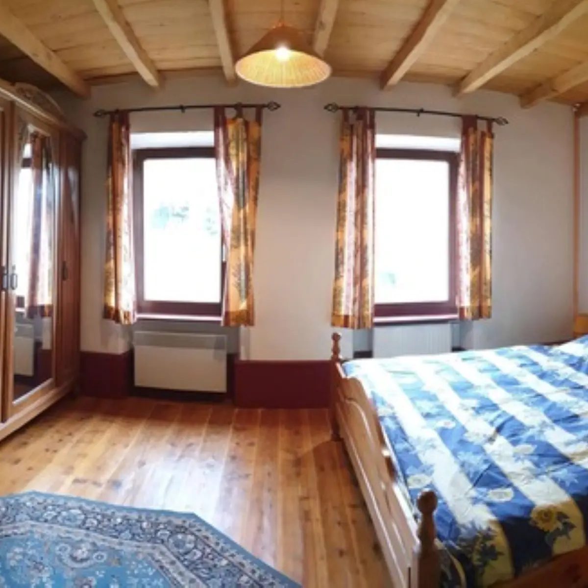 Une des chambres du gîte de groupe de Trézioux