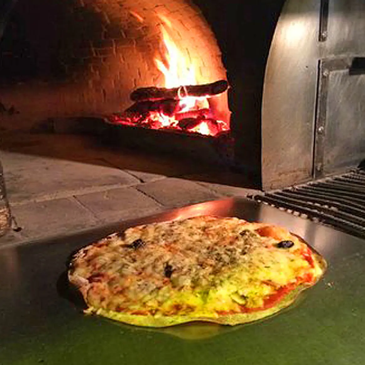 Pizza au feu de bois