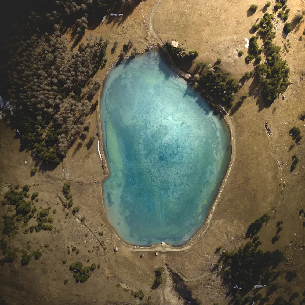 Vue drone du lac des Barbeyroux