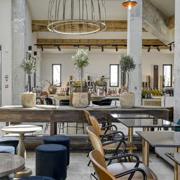 Révélation terroirs : dégustation de vins, huiles d'olive et planche gourmande aux Terrasses d' Adrien_SannesRévélation terroirs : dégustation de vins, huiles d'olive et planche gourmande aux Terrasses d' Adrien_Sannes