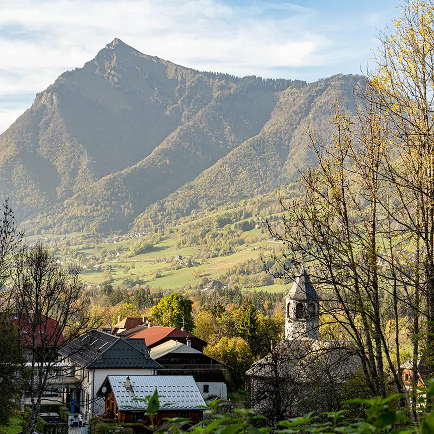 Vue sur la Rivière Enverse et le Marcelly