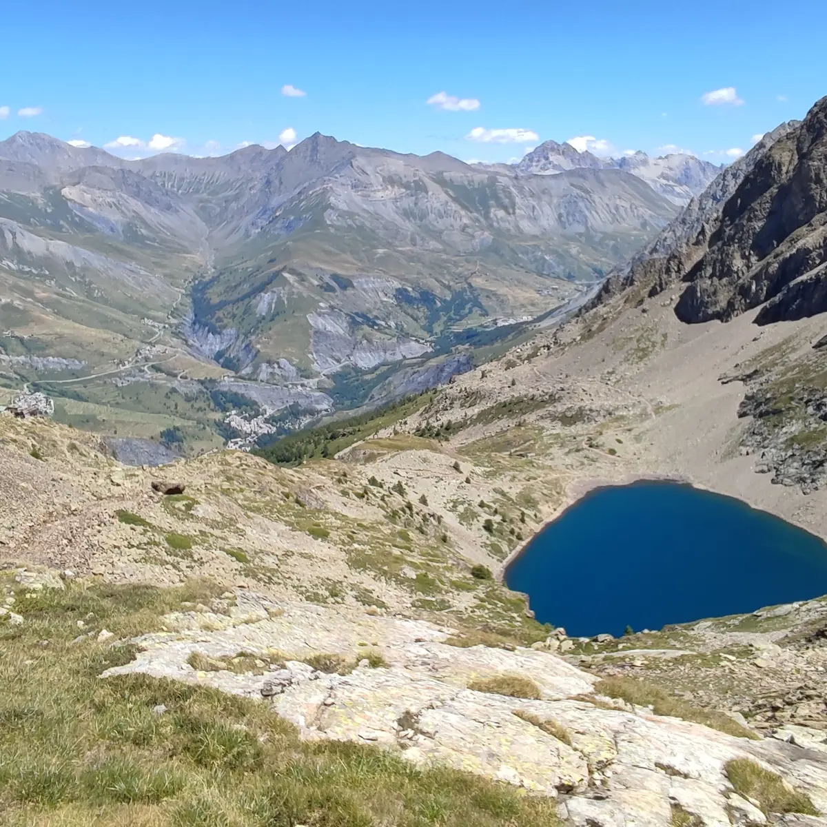 Le lac en montant au refuge