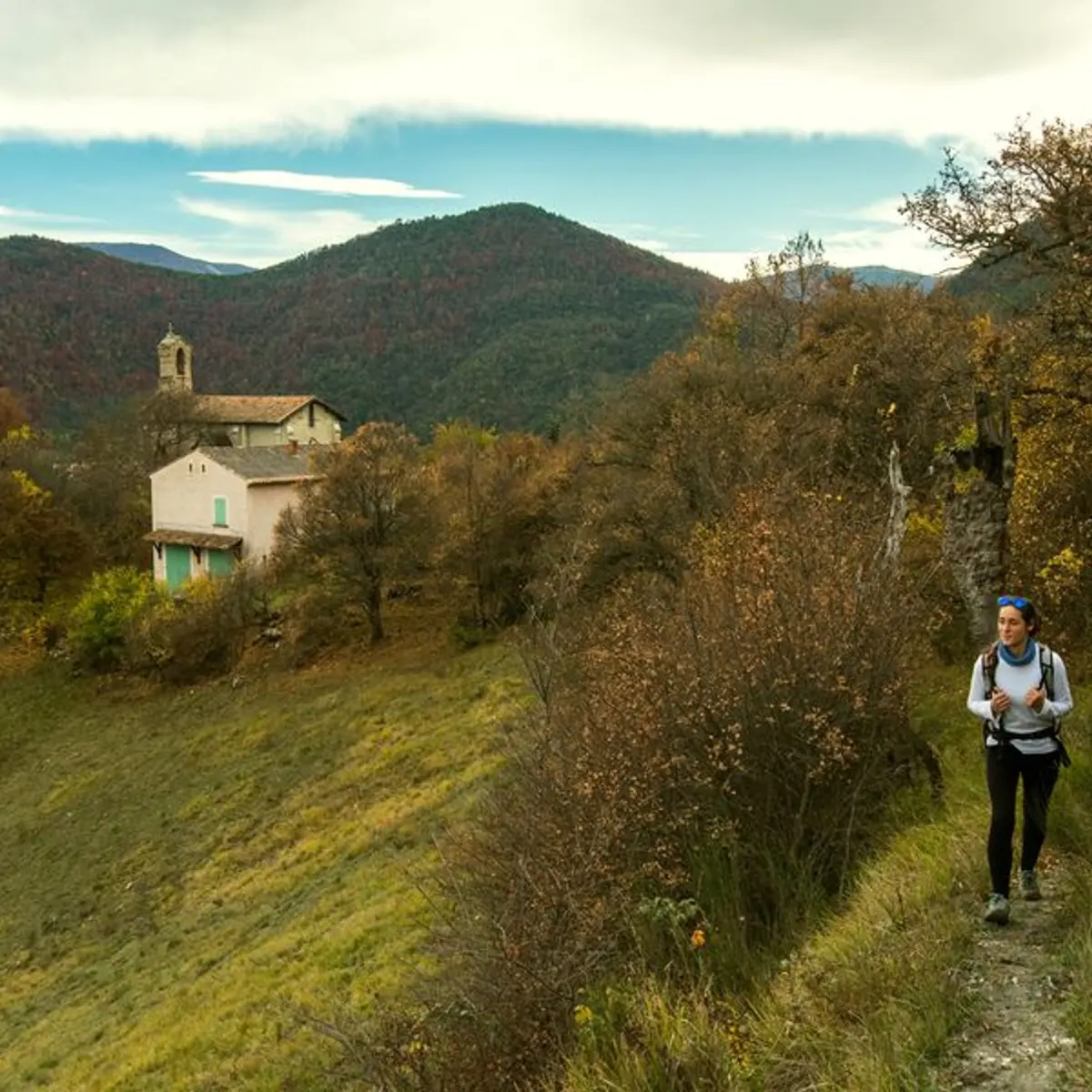 Départ du village d'Etoile-Saint-Cyrice
