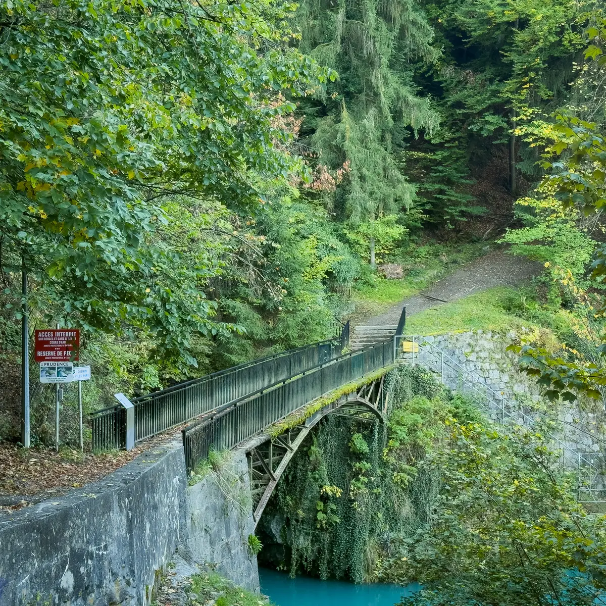 Pont vu depuis la rive droite