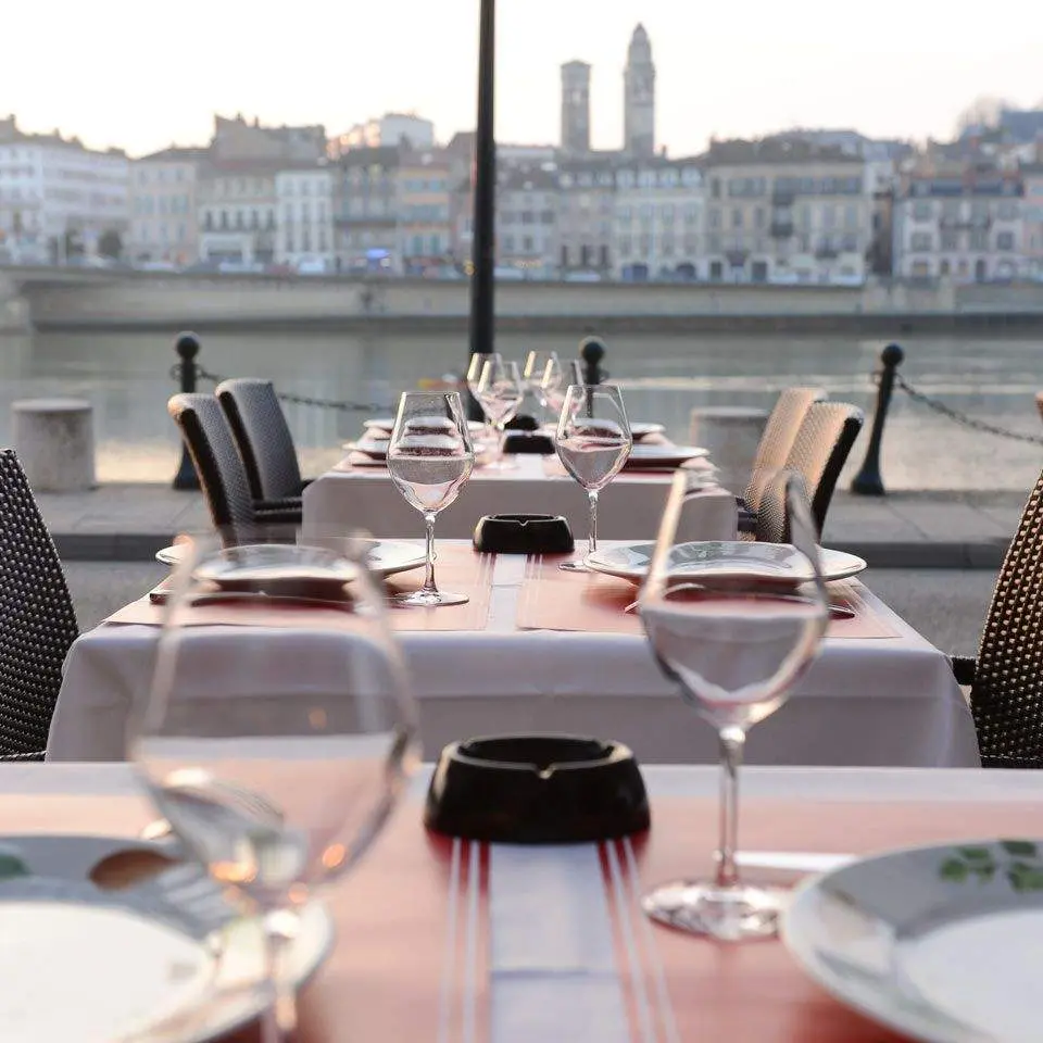 Panorama sur les quais de Saône depuis la véranda-terrasse