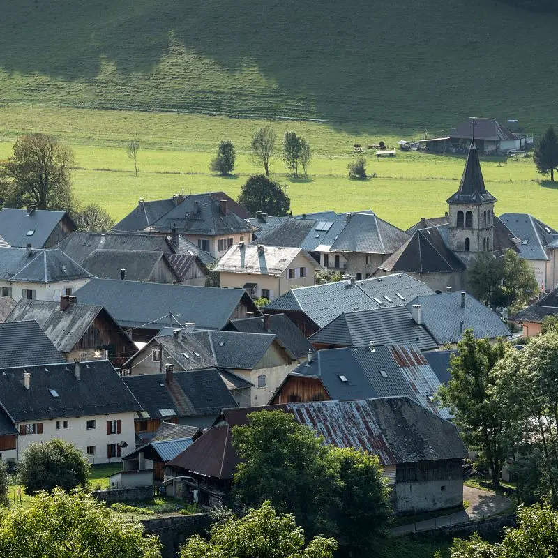 Paysage et vue du village d'Ecole-en-Bauges