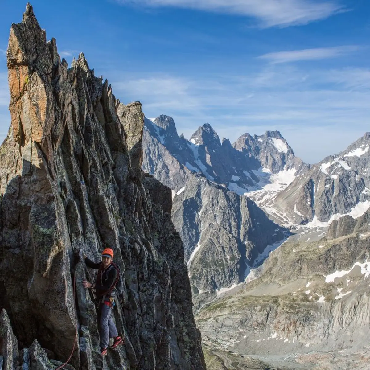 Alpiniste sur l'arête des Cinéastes