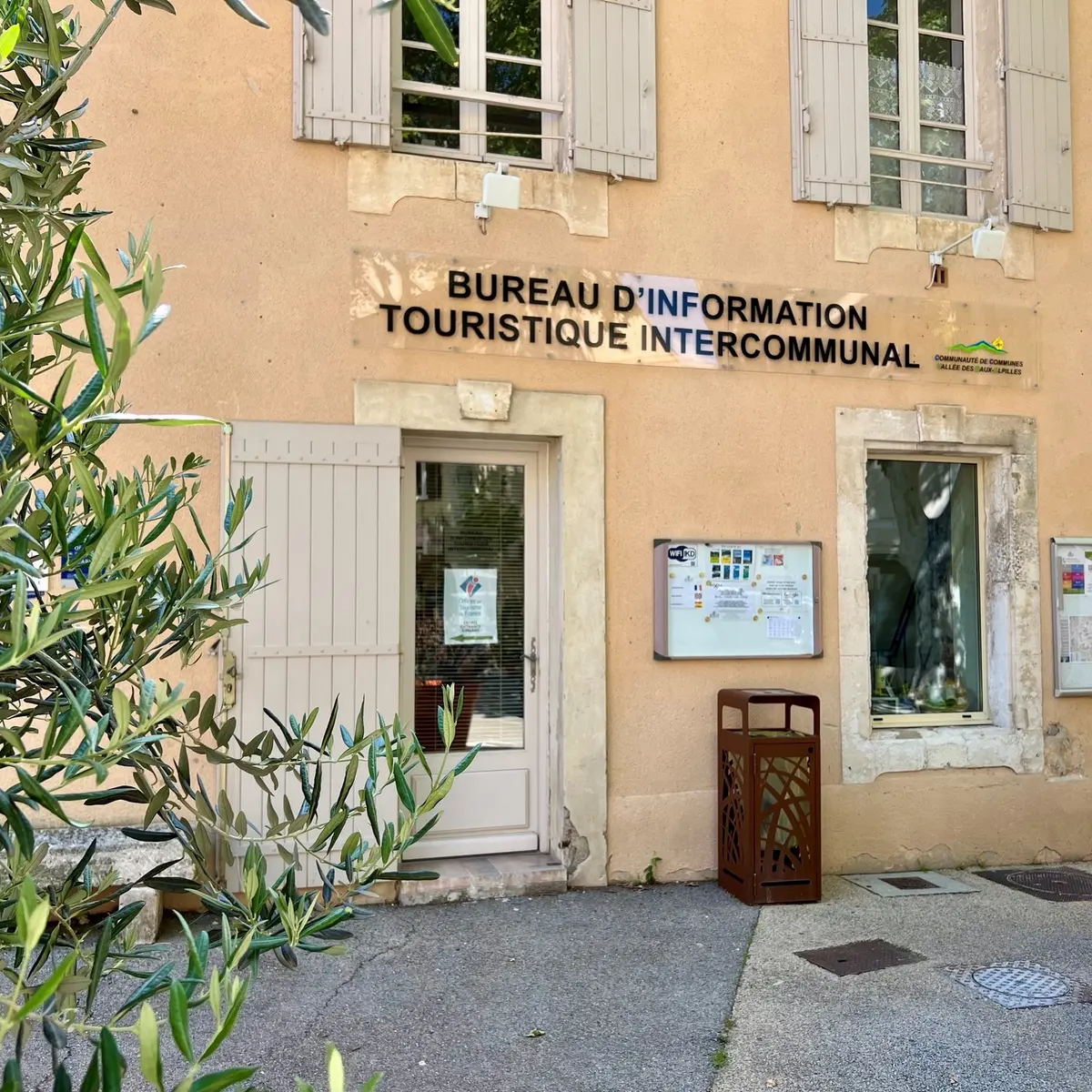 Bureau d'Information Touristique Mouriès_exterieur