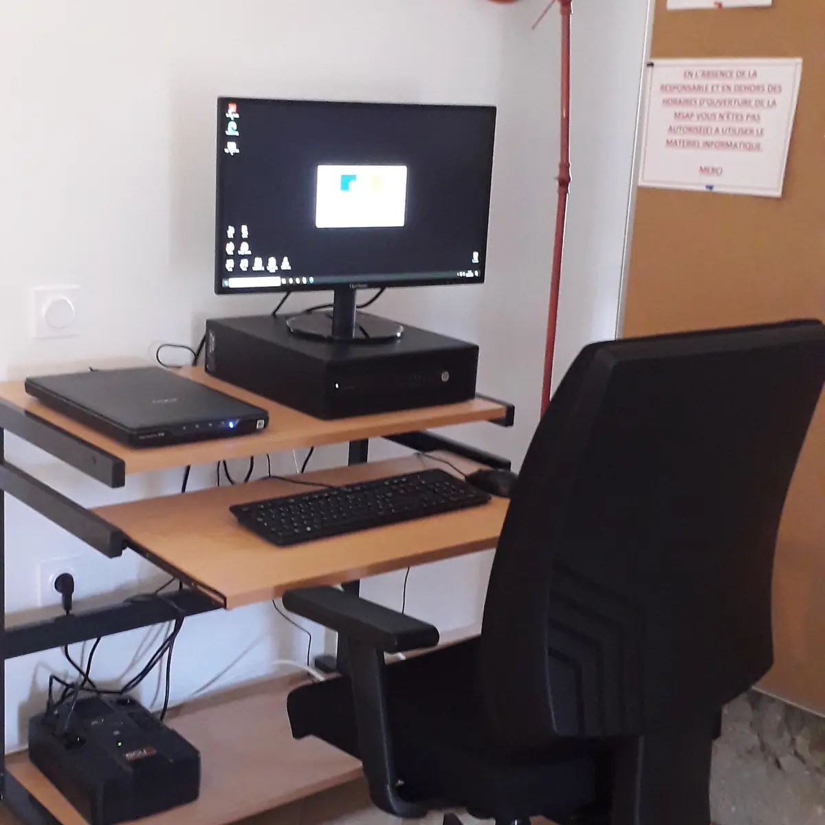 2 ordinateurs en accès libre