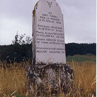 Stèle d'Eugène Oswald à Songieu (01) 1200 m.- © Souvenir Français