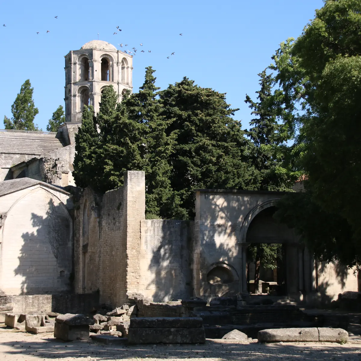 Eglise St Honnorat des Alyscamps