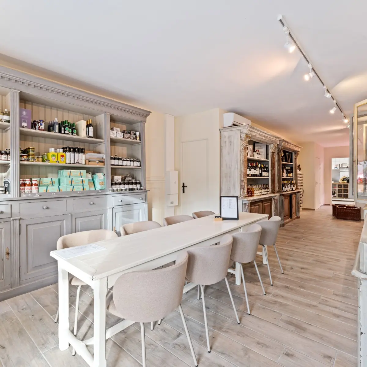 Maison Jasmin_Le Thor intérieur bois blanc et cérusé gris