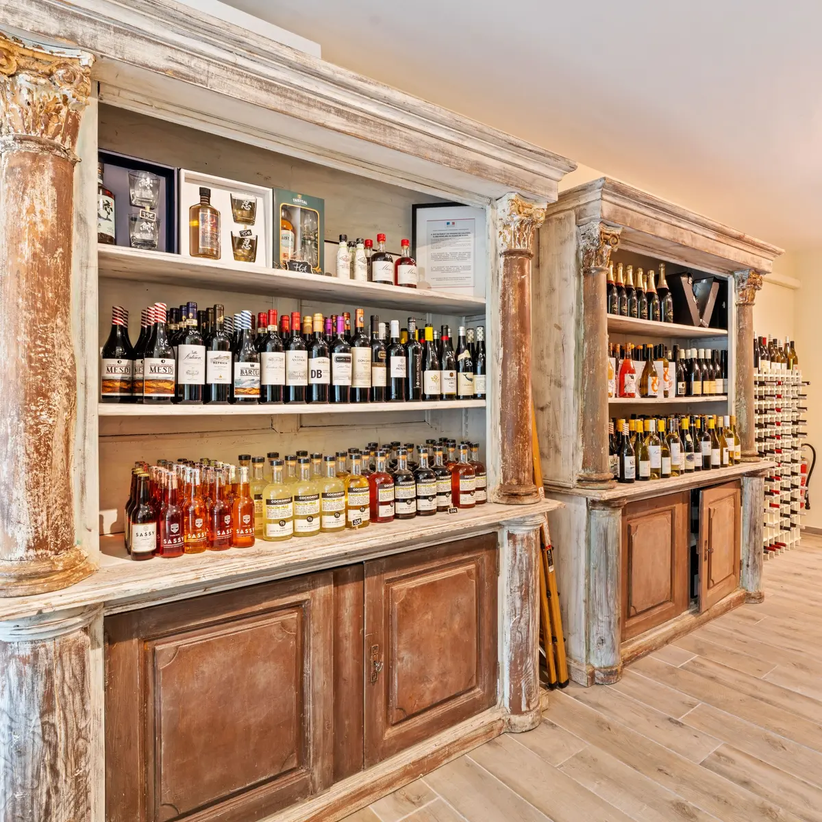 Maison Jasmin_Le Thor meuble de présentation bois