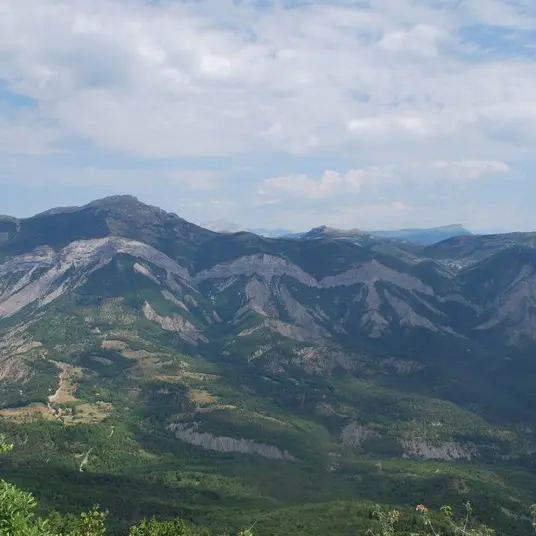 Vue sur la montagne d'Aujour