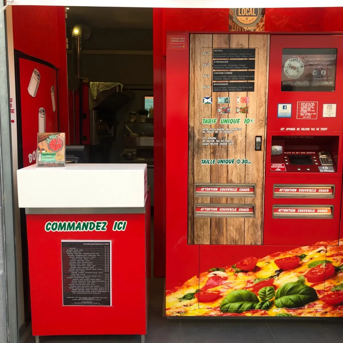 Distributeur de pizzas, et large choix pendant les ouvertures