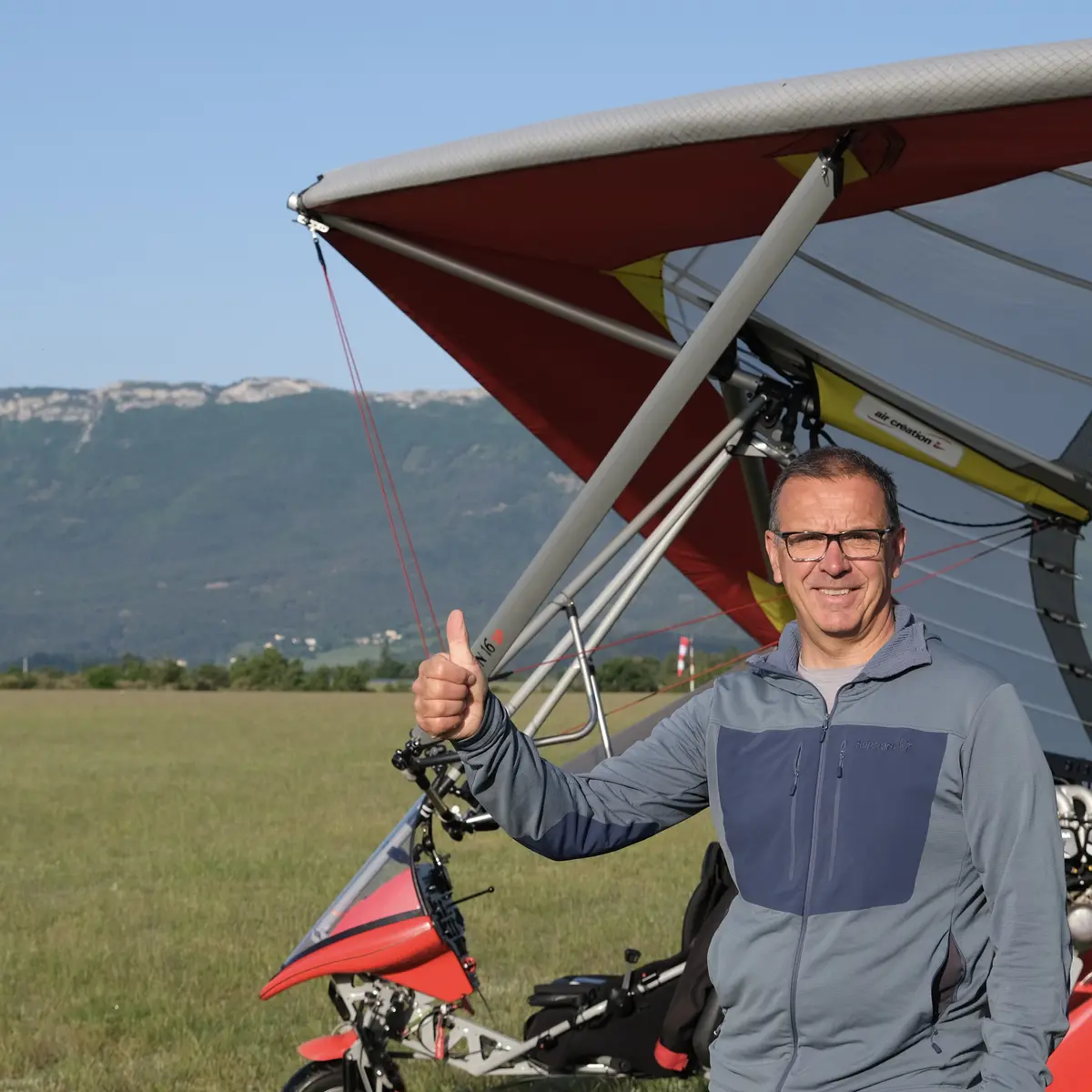 Philippe devant un ULM à Aspres