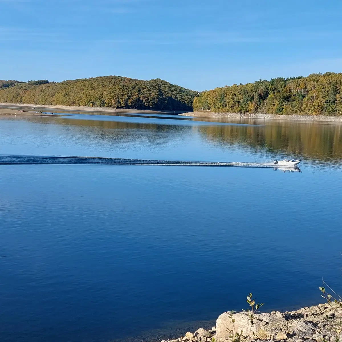 Lac de Saint-Etienne Cantalès