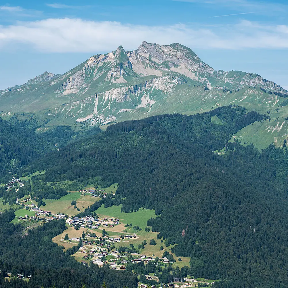 Village de La Côte d'Arbroz et Roc d'Enfer