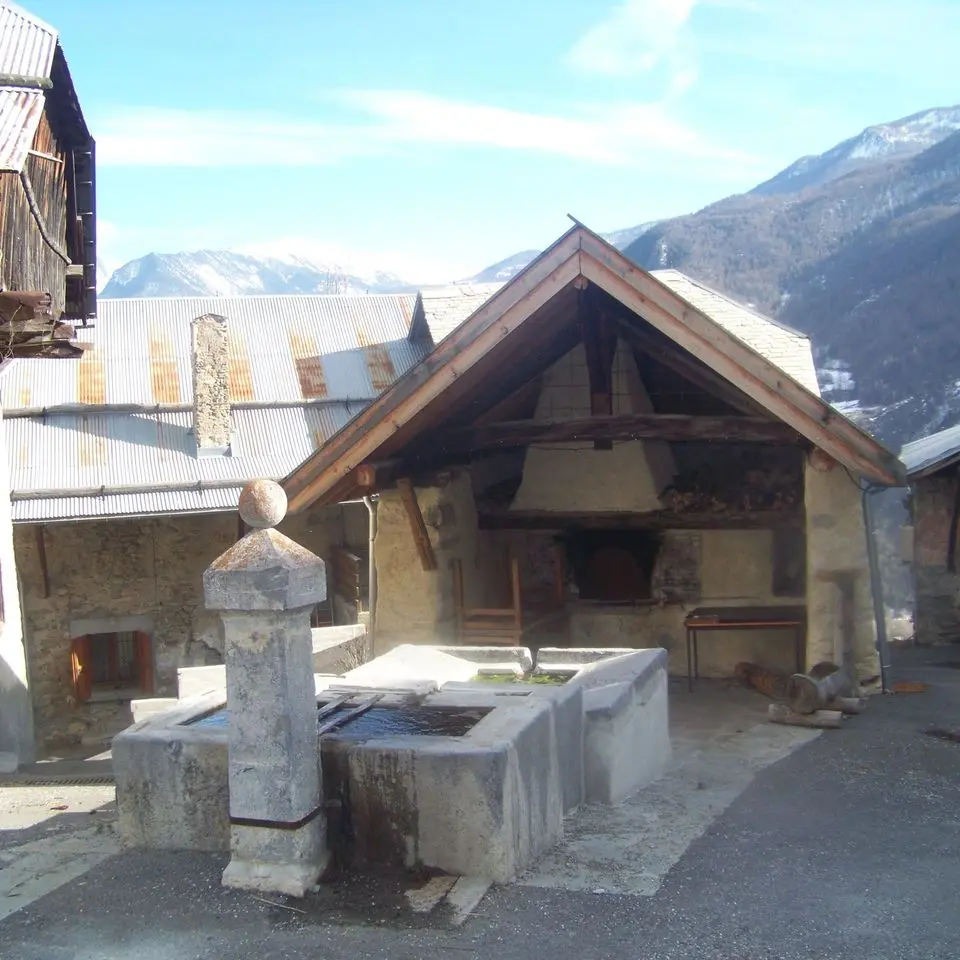 Fontaine, hameau du Fournet, Réotier
