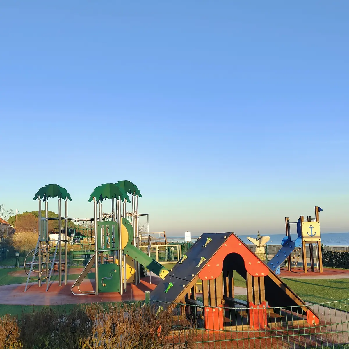 Aire de jeux 6 - 14 ans - Front de mer