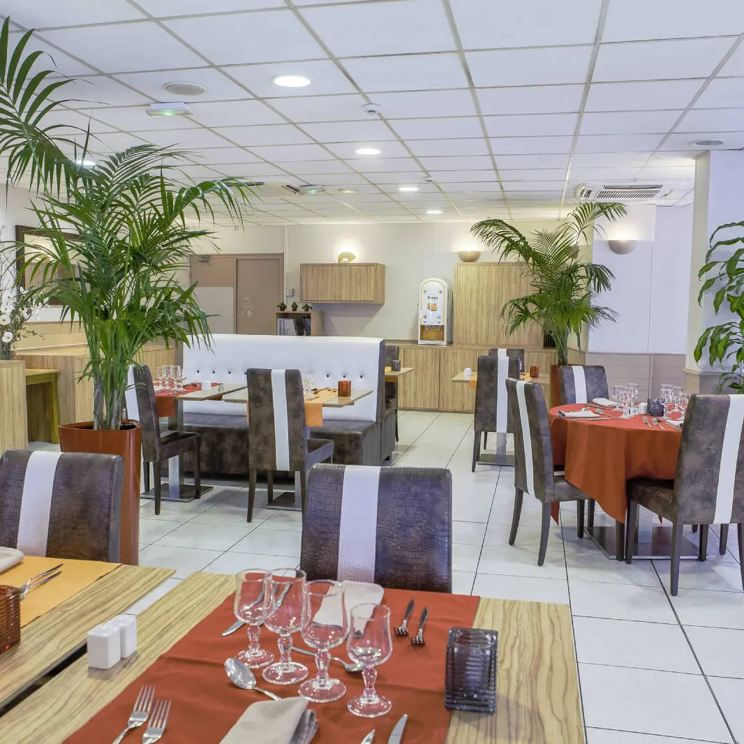 Restaurant Kyriad Orange Salle restaurant