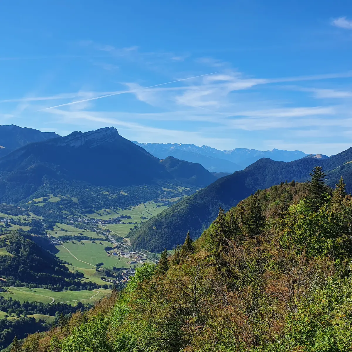 Vue du belvédère Sud en montant au Mont Julioz