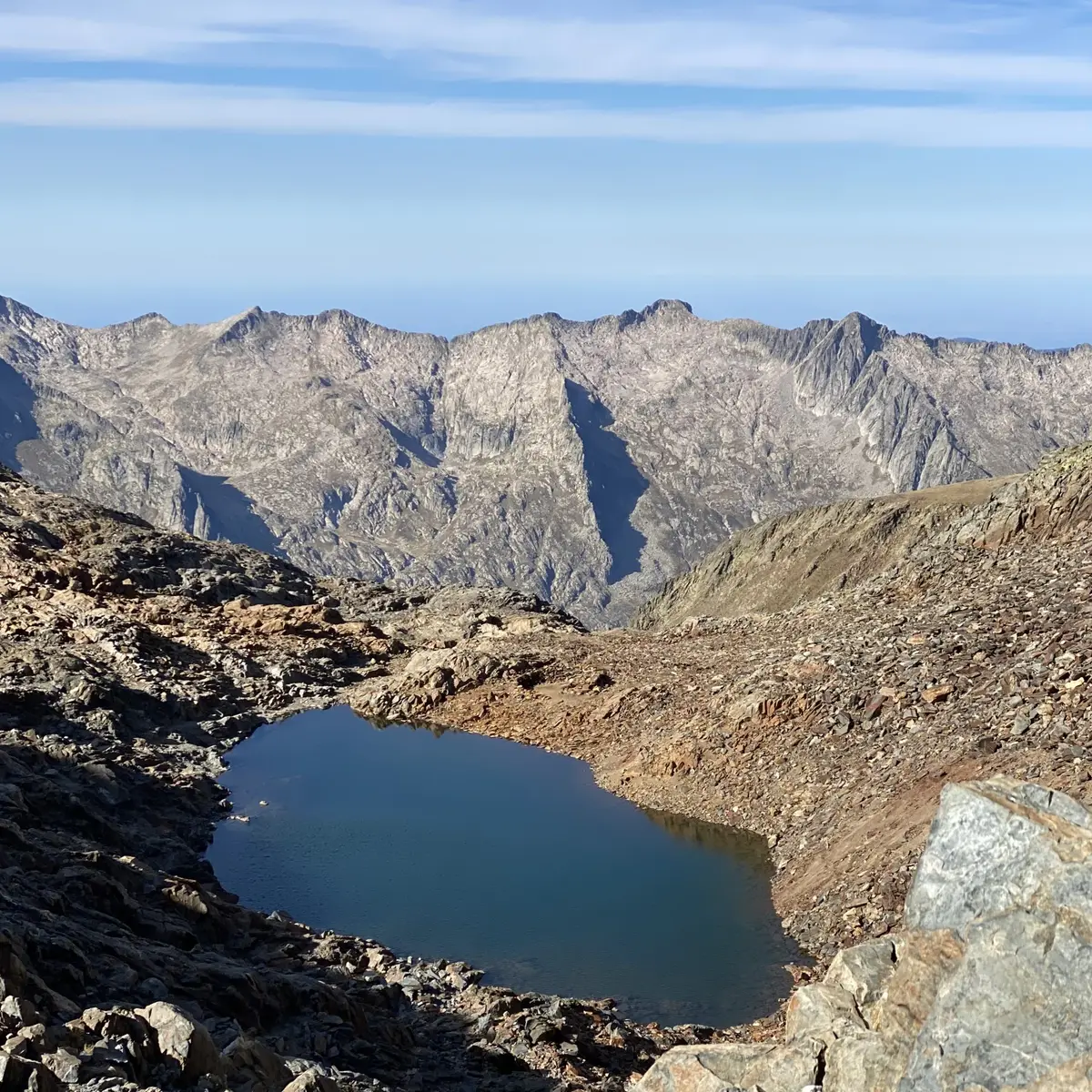 Vue sur étang en contre-bas du Montcalm
