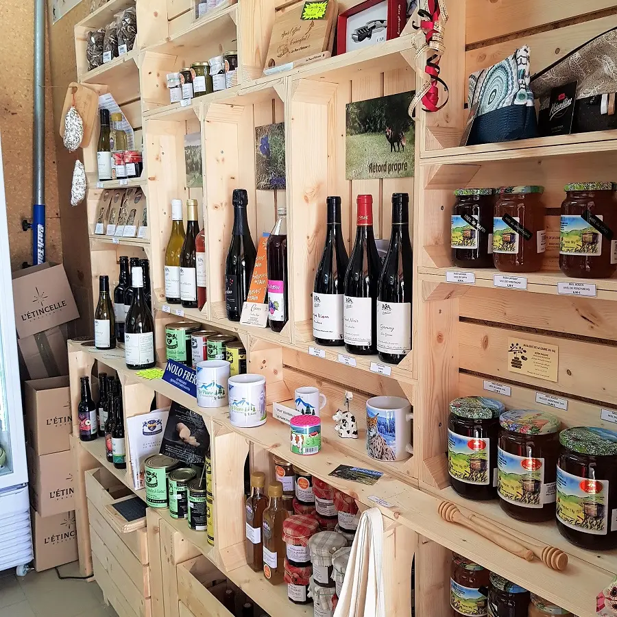 Boutique de produits locaux aux Plans d'Hotonnes
