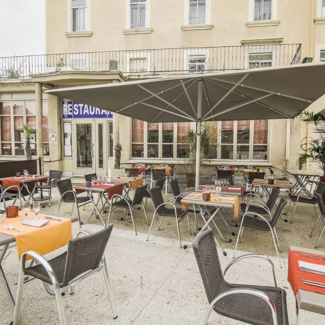 Restaurant Kyriad Orange Extérieur