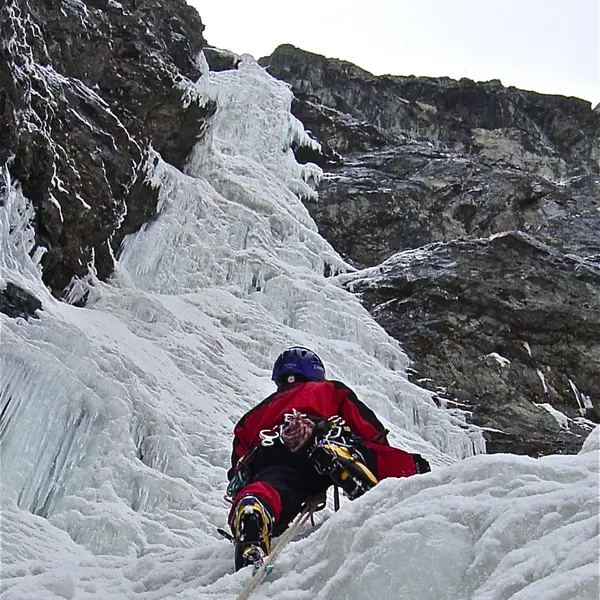 Cascade de glace - Bureau des guides du Champsaur