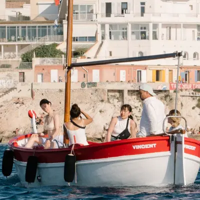 Half-day cruise onboard a traditional barquette