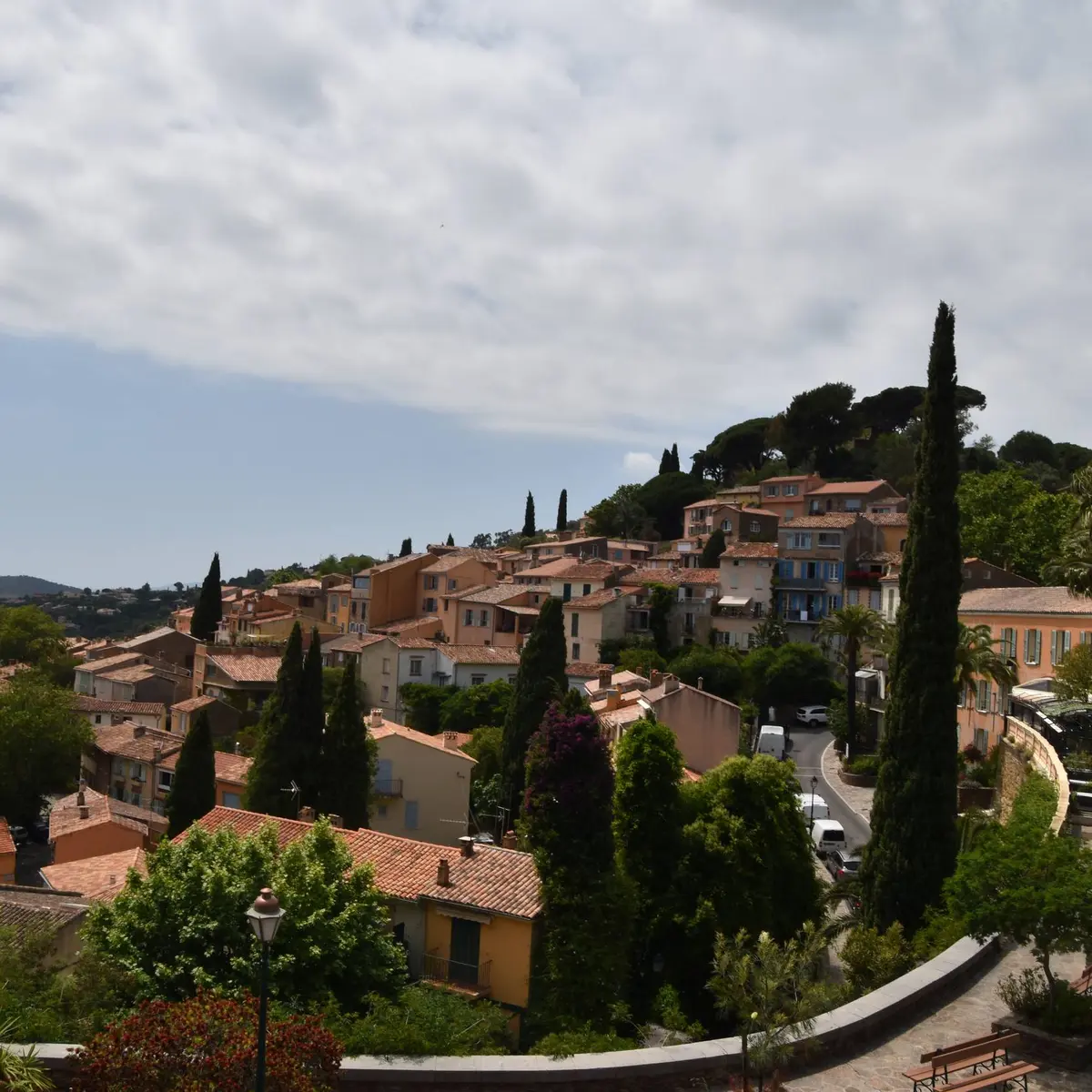 Zoom sur le village de Bormes les Mimosas