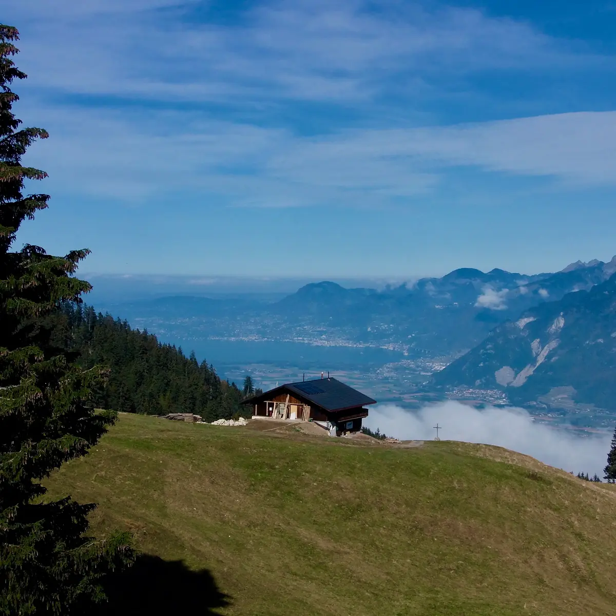 Les Cavoues avec vue sur la Vallée du Rhône et le Lac Léman