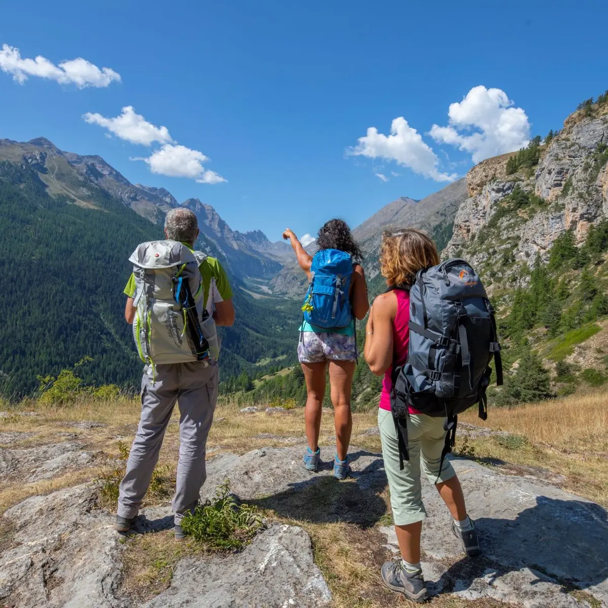 Randonneurs au col de la Pousterle