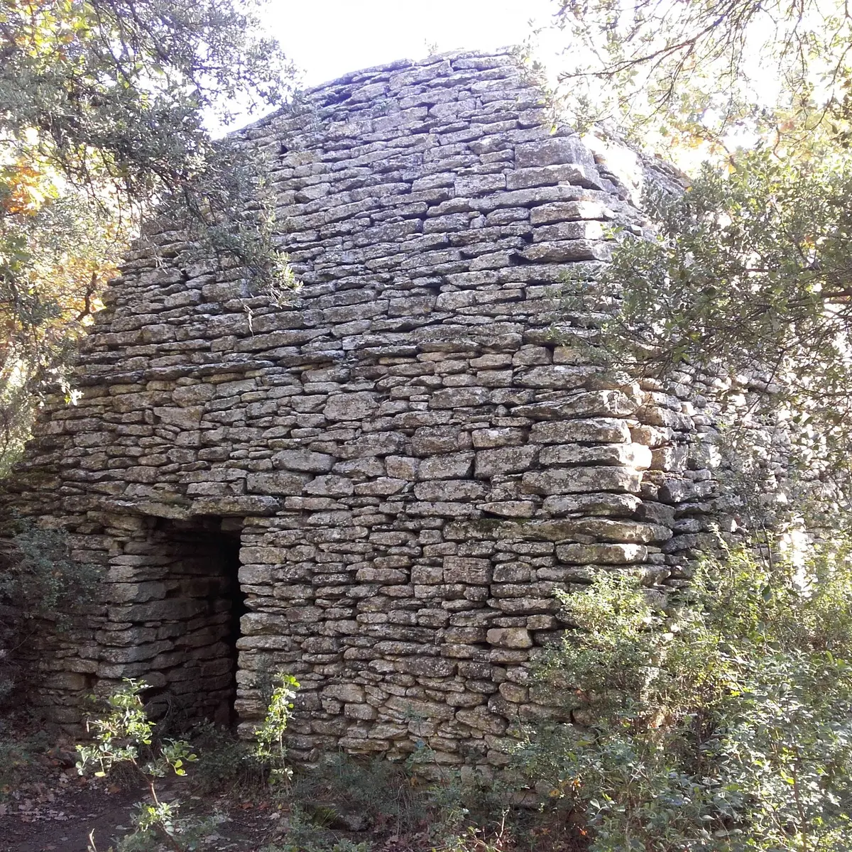 Grande borie en chemin