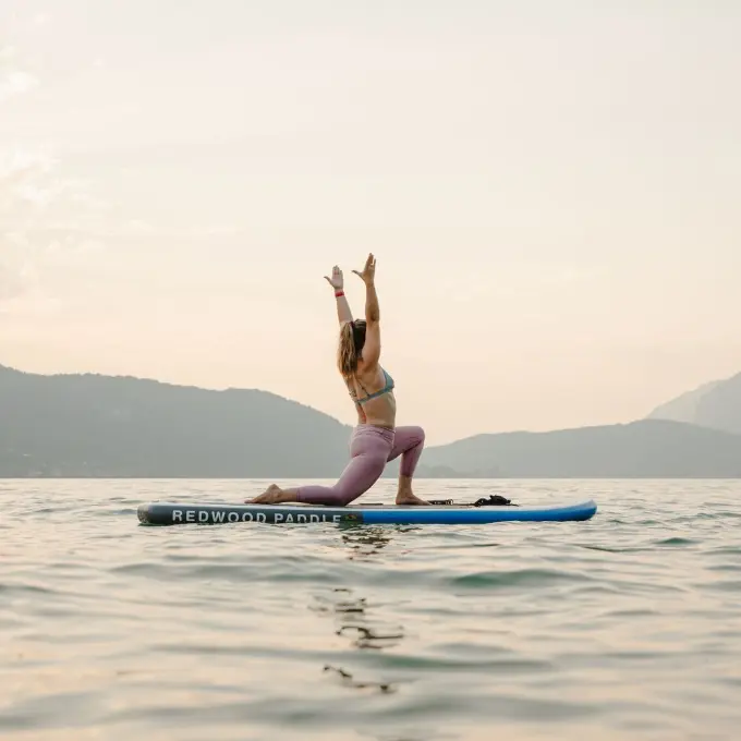 Paddle Yoga au coucher du soleil_Doussard