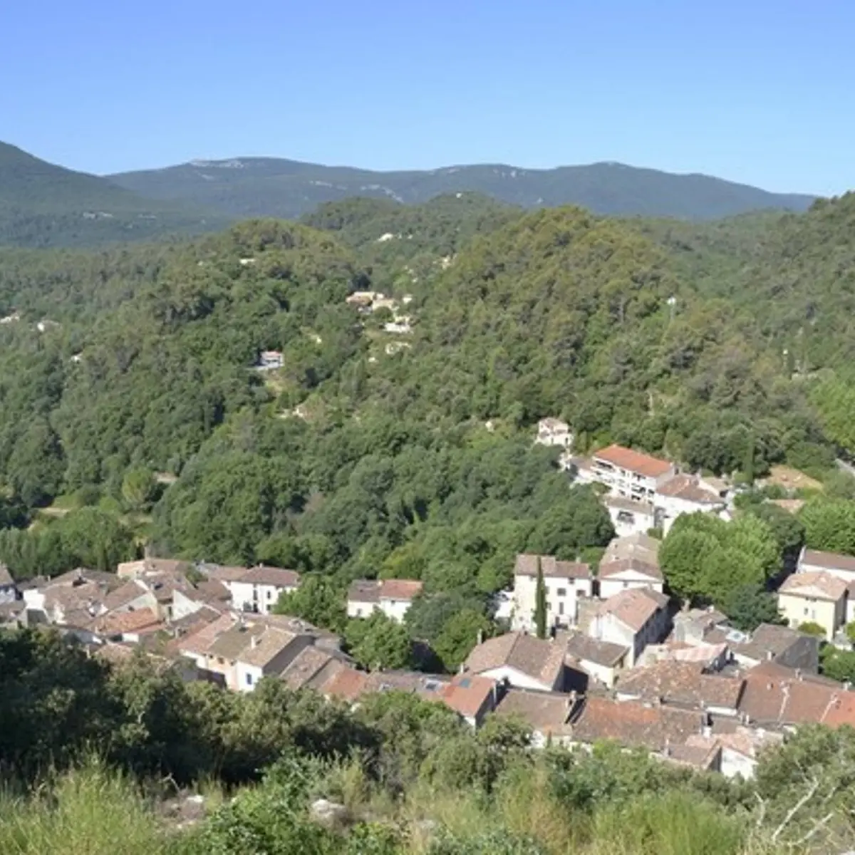 Vue du village depuis la Colline de la Vierge