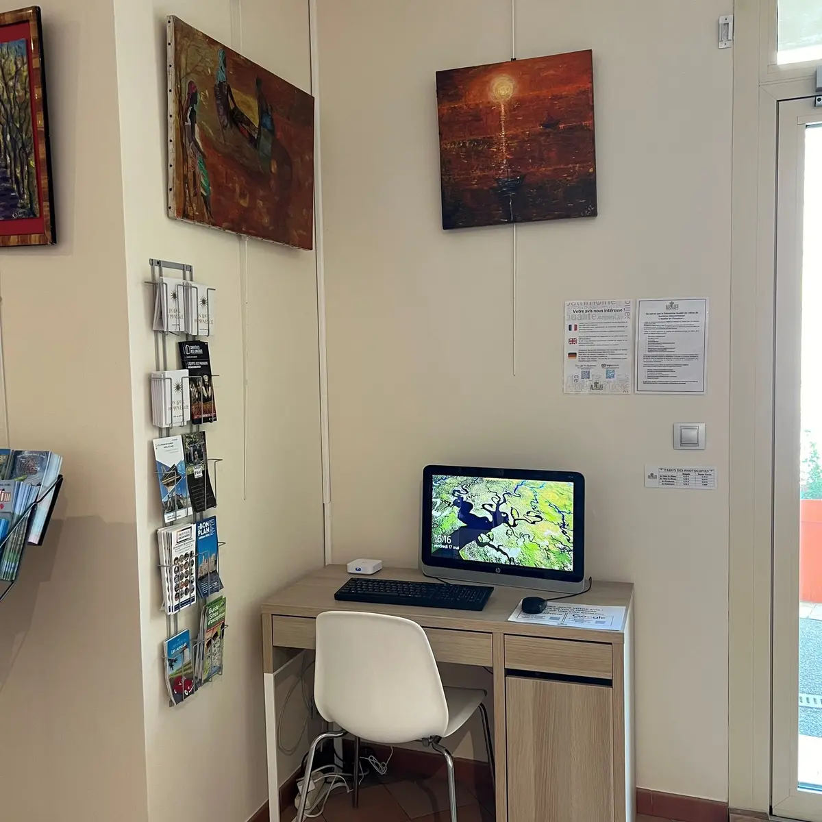 Bureau d'Information Touristique Mouriès_poste libre service