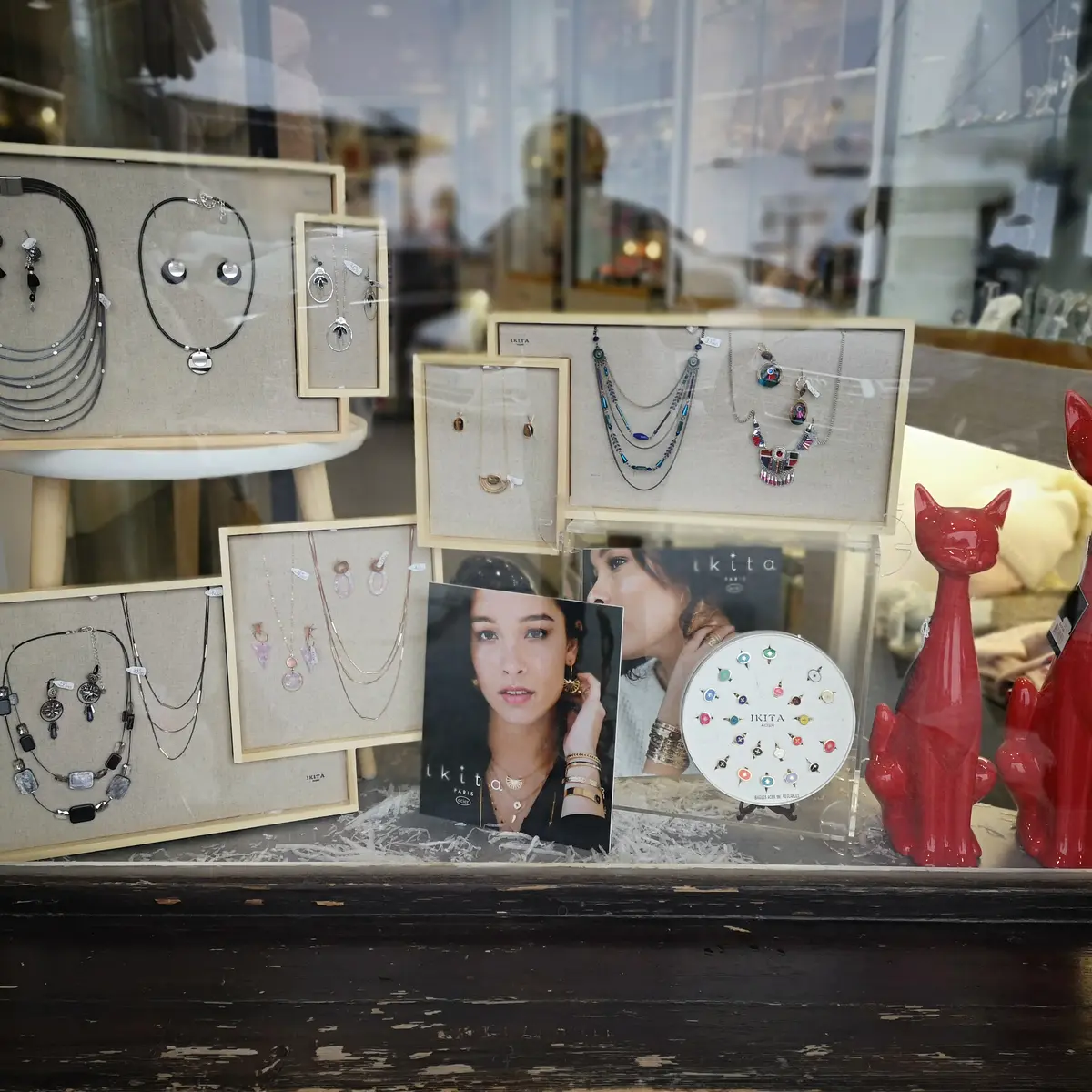 Bijoux, cadeaux, déco, presse