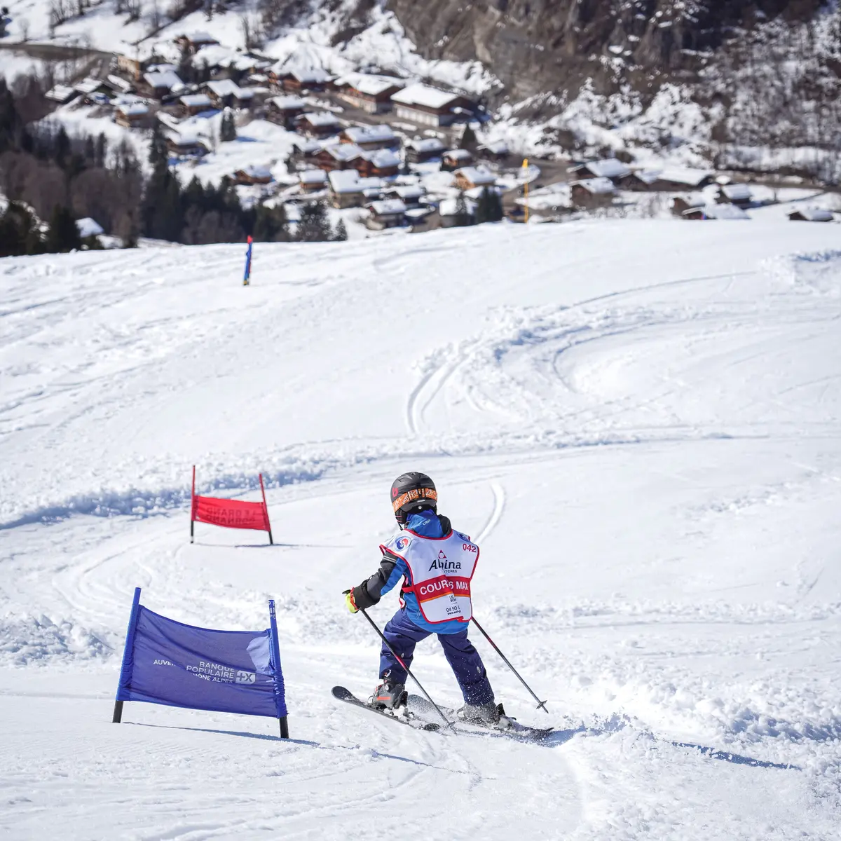 Enfant dans le slalom Alpina Watches ESF Expérience_Le Grand-Bornand