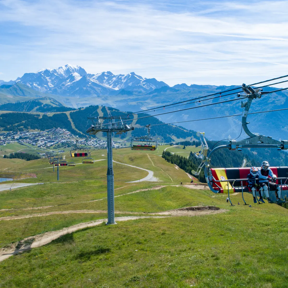 Télésiège pour les piétons et les VTT