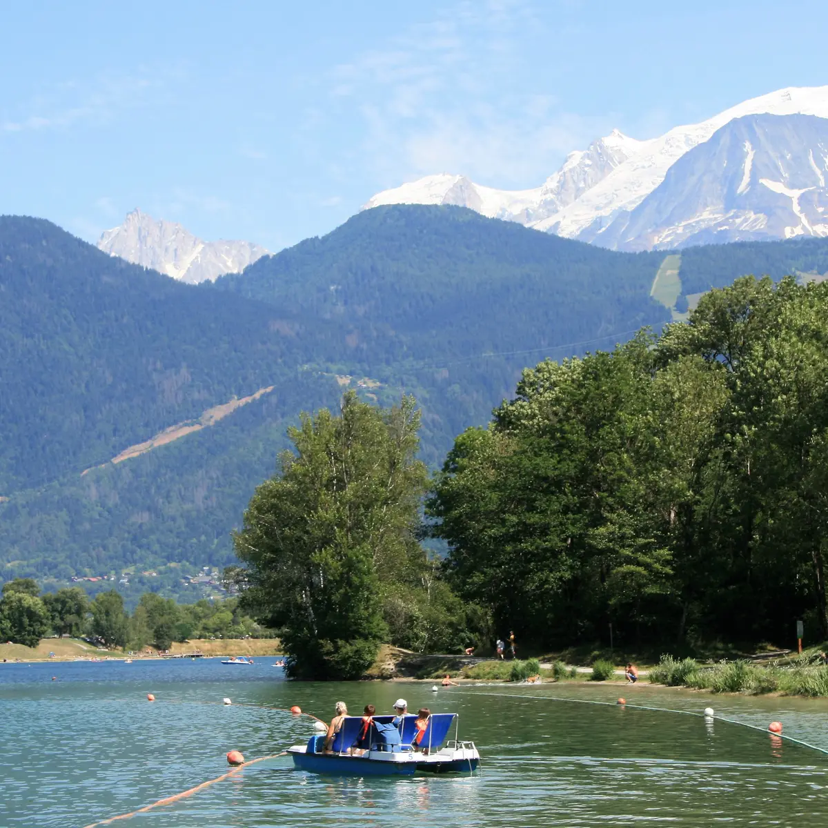 Pédalo face au Mont Blanc