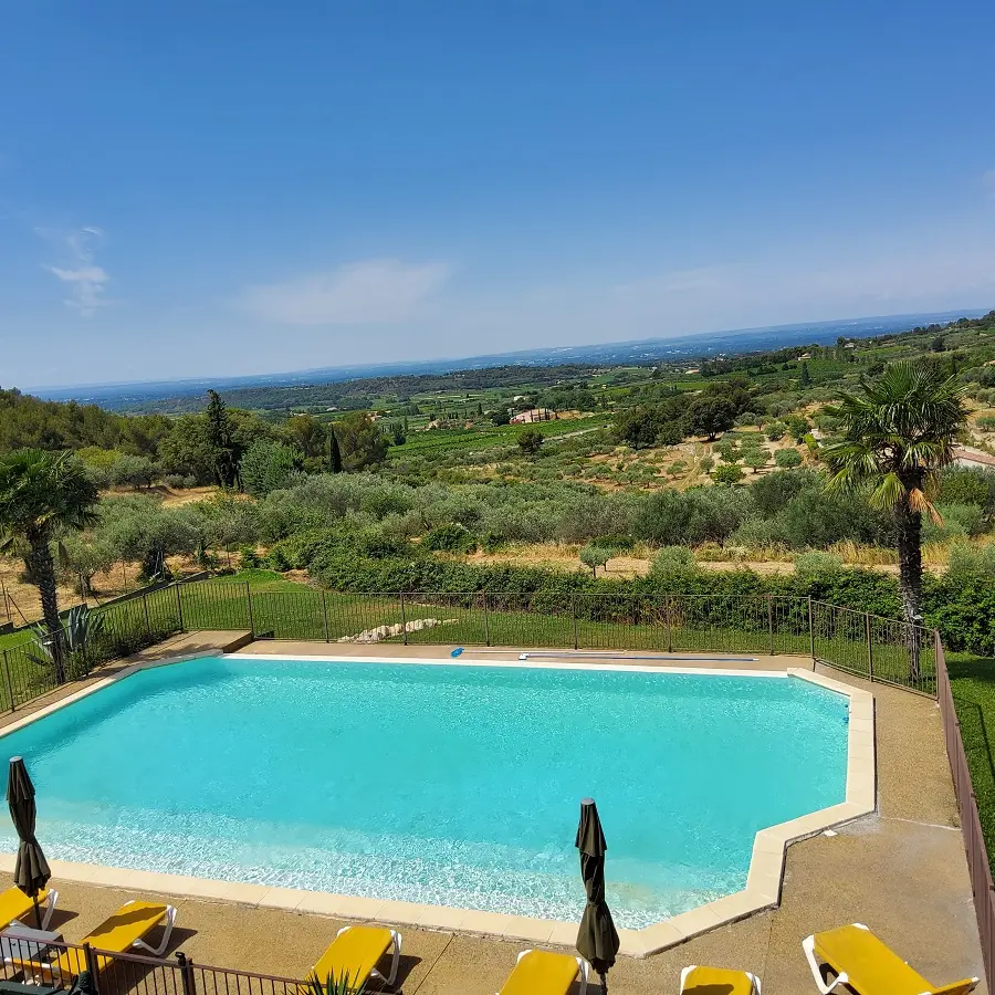 La piscine et la vue