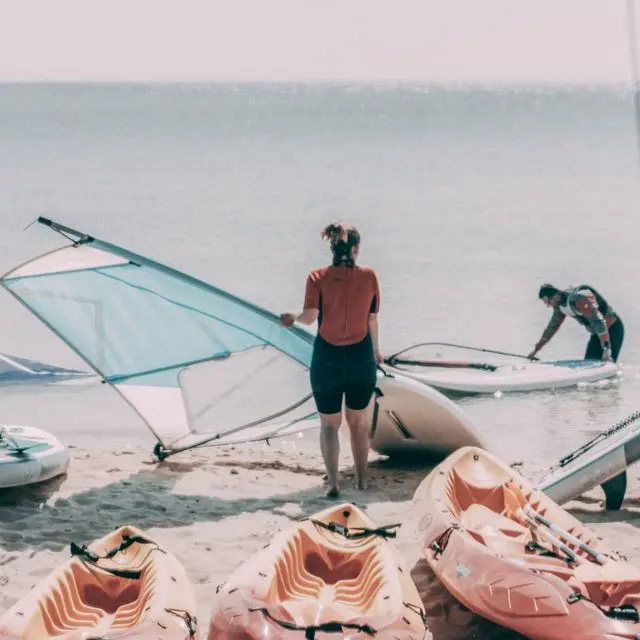 Planche à voile et kayak