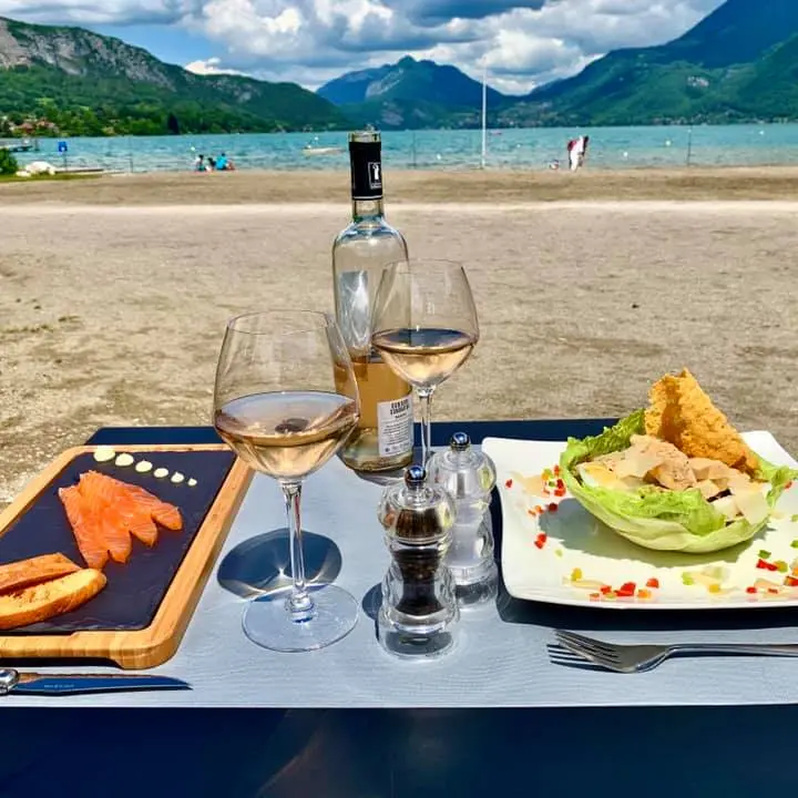 Restaurant au bord de l'eau